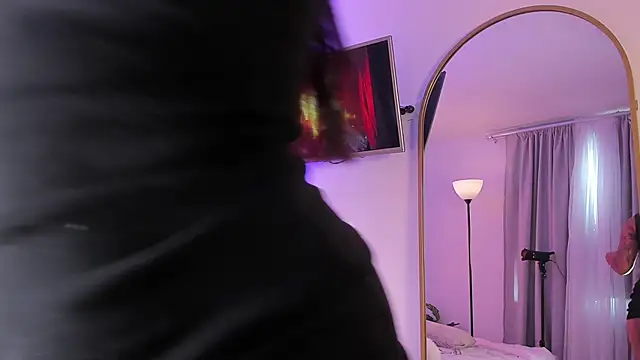 AlaiaRogers online show from April 23, 2026, 12:29 pm