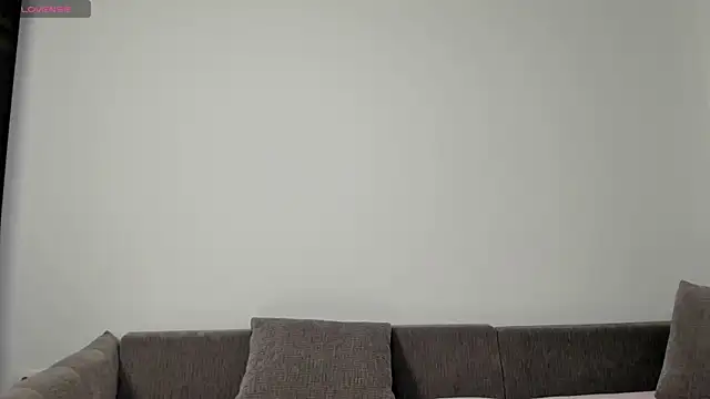 nikki-moon online show from April 22, 2026, 7:22 am