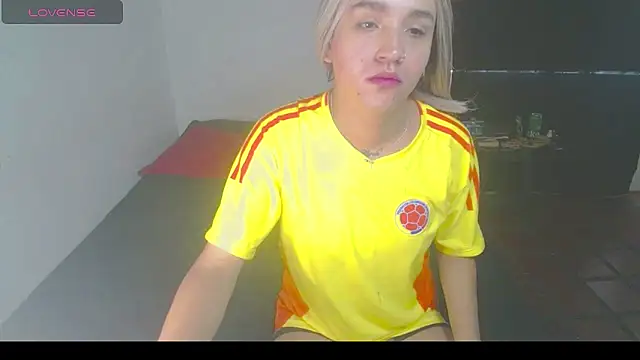 Snapshot of Kary_Blush chatting on April 29, 2026, 6:03 pm Kary Blush online show from April 29, 2026, 6:03 pm