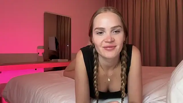 Snapshot of xo_madeline chatting on May 6, 2026, 2:08 am xo madeline online show from May 6, 2026, 2:08 am