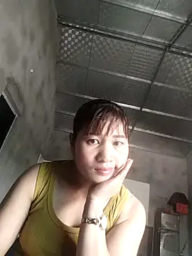 Lilinn  online show from April 18, 2026, 4:38 am