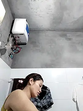 Lilinn  online show from April 21, 2026, 4:41 am