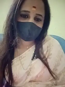 Snapshot of Tamil_Rani- chatting on July 5, 2026, 5:42 pm Tamil Rani- online show from July 5, 2026, 5:42 pm