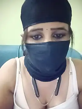 Snapshot of Tamil_Rani- chatting on July 14, 2026, 5:29 pm Tamil Rani- online show from July 14, 2026, 5:29 pm