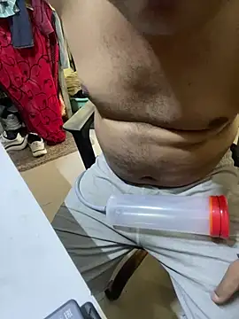 Snapshot of Daddyfuck_01 chatting on April 24, 2026, 5:43 am Daddyfuck 01 online show from April 24, 2026, 5:43 am