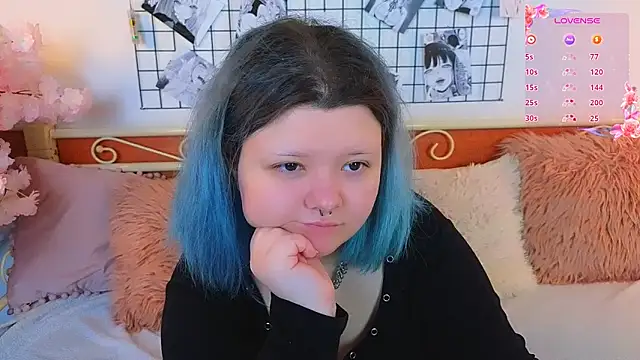 Snapshot of Lunaar_ chatting on May 17, 2026, 5:49 am Lunaar online show from May 17, 2026, 5:49 am
