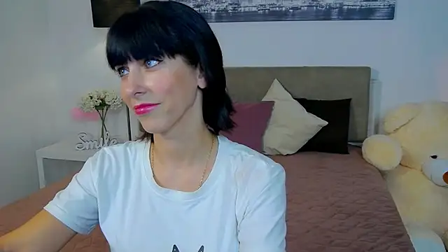 HeidieRaven online show from April 13, 2026, 12:32 pm