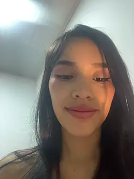 Mia-villalobos online show from March 29, 2026, 9:04 pm