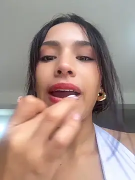 Snapshot of Mia-villalobos chatting on June 10, 2026, 3:22 pm Mia-villalobos online show from June 10, 2026, 3:22 pm