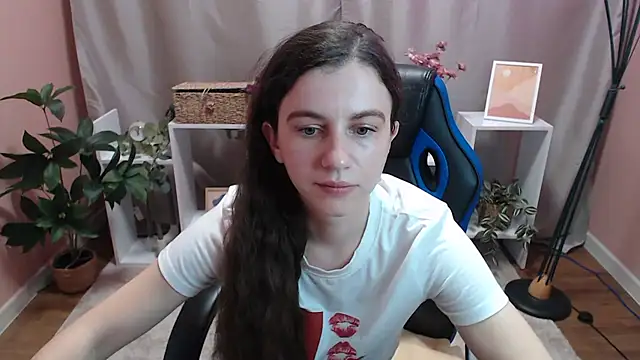 Snapshot of MistyBree chatting on May 16, 2026, 10:47 am MistyBree online show from May 16, 2026, 10:47 am