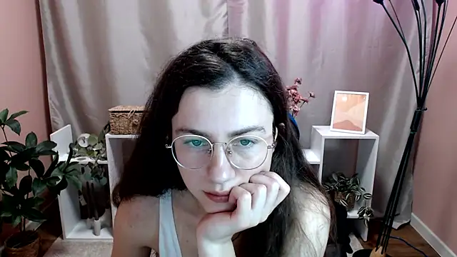 Snapshot of MistyBree chatting on May 22, 2026, 8:21 am MistyBree online show from May 22, 2026, 8:21 am