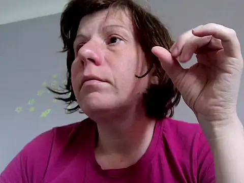 alicexox0 online show from April 16, 2026, 9:54 am