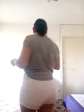 roxana e43 online show from April 18, 2026, 5:22 am