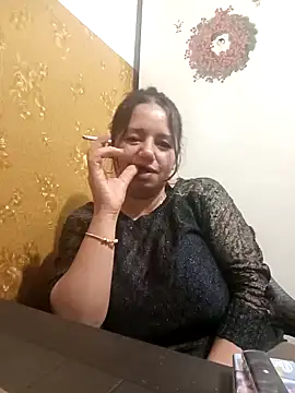 roxana e43 online show from April 18, 2026, 9:15 pm