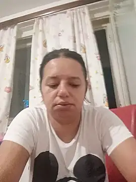 Snapshot of roxana_e43 chatting on July 21, 2026, 9:06 pm roxana e43 online show from July 21, 2026, 9:06 pm