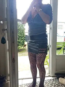 lescoquinsdu40 online show from April 3, 2026, 1:31 pm