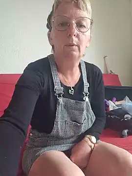 Snapshot of lescoquinsdu40 chatting on May 13, 2026, 8:55 am lescoquinsdu40 online show from May 13, 2026, 8:55 am