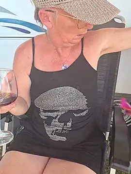 Snapshot of lescoquinsdu40 chatting on May 23, 2026, 12:42 pm lescoquinsdu40 online show from May 23, 2026, 12:42 pm