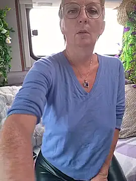 Snapshot of lescoquinsdu40 chatting on June 2, 2026, 8:49 am lescoquinsdu40 online show from June 2, 2026, 8:49 am