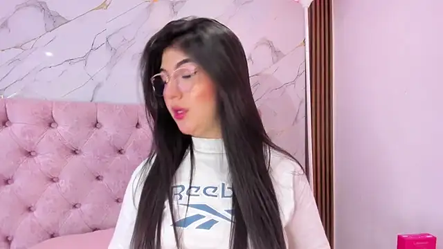 AbrilQuintana  online show from May 15, 2026, 11:39 am
