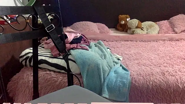 mommy-Milf online show from April 15, 2026, 1:56 am