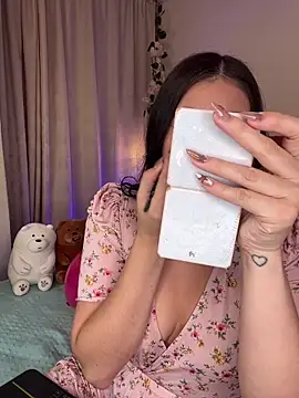 Caandace online show from April 16, 2026, 9:39 pm