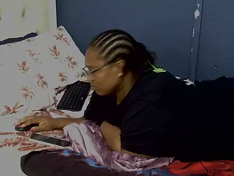 Cuddle Zee online show from May 6, 2026, 2:29 am