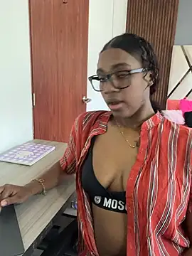 Emi rousse online show from March 9, 2026, 12:42 pm