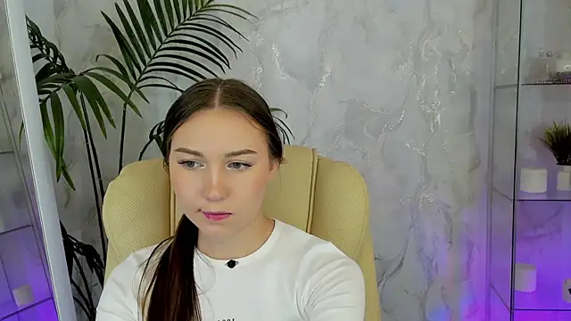 OliviaLang online show from March 4, 2026, 11:16 am