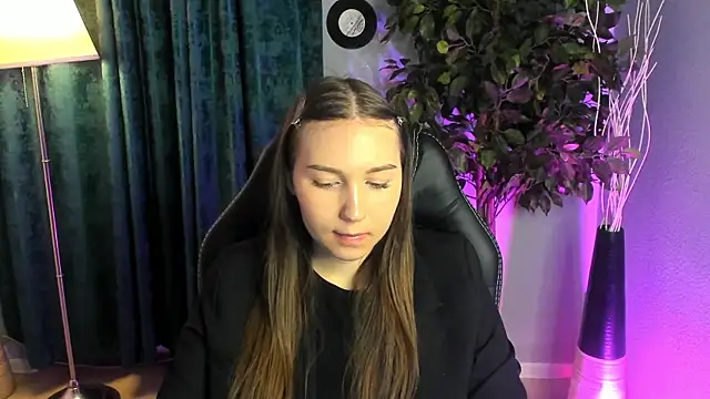 OliviaLang online show from March 24, 2026, 11:04 am