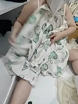 Swee-x1 online show from March 9, 2026, 2:26 am