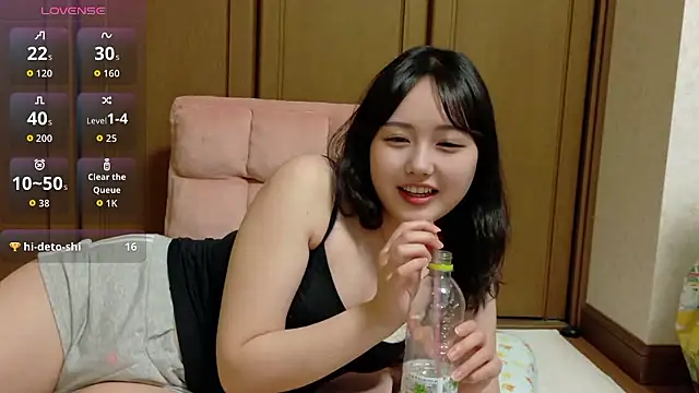 Snapshot of ri_r chatting on May 20, 2026, 3:29 pm ri r online show from May 20, 2026, 3:29 pm