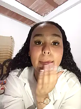 kiaria Glow online show from March 3, 2026, 10:37 pm