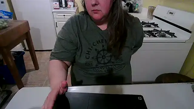 Snapshot of smalltowntrouble chatting on April 25, 2026, 2:58 am smalltowntrouble online show from April 25, 2026, 2:58 am