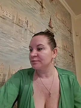 LaraHarper online show from April 16, 2026, 9:39 pm