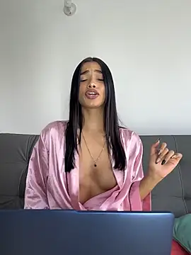 Bella Smithe online show from April 10, 2026, 2:22 pm