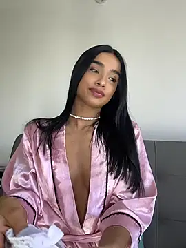 Bella Smithe online show from April 12, 2026, 3:17 pm