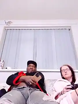 Deluxecrush online show from April 22, 2026, 1:41 am