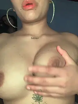 hot-valery online show from April 19, 2026, 9:17 pm