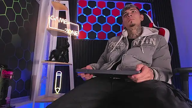 Max Hader  online show from March 24, 2026, 3:33 am