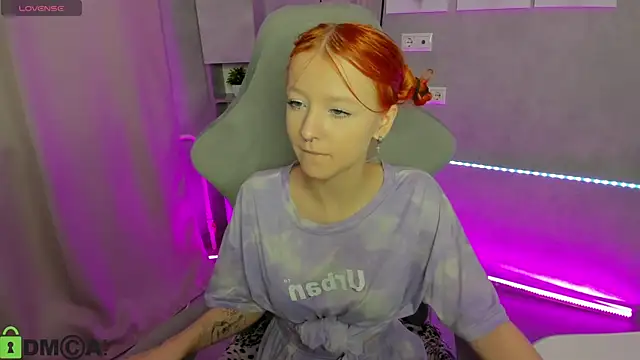 Emma Dusk online show from April 21, 2026, 1:42 am