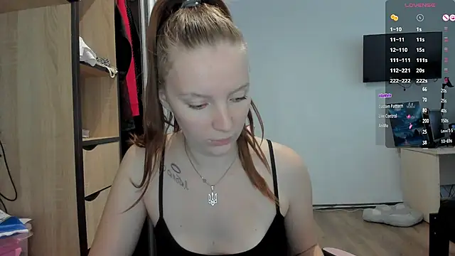 Snapshot of Mary_Blu chatting on September 29, 2025, 8:41 am Mary Blu online show from September 29, 2025, 8:41 am