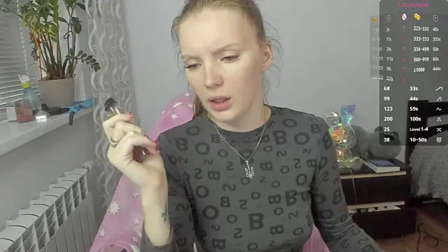 Snapshot of Mary_Blu chatting on October 27, 2025, 9:46 am Mary Blu online show from October 27, 2025, 9:46 am