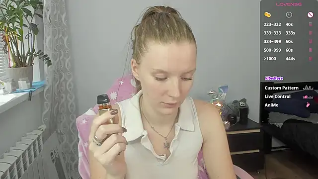 Snapshot of Mary_Blu chatting on November 16, 2025, 9:59 am Mary Blu online show from November 16, 2025, 9:59 am