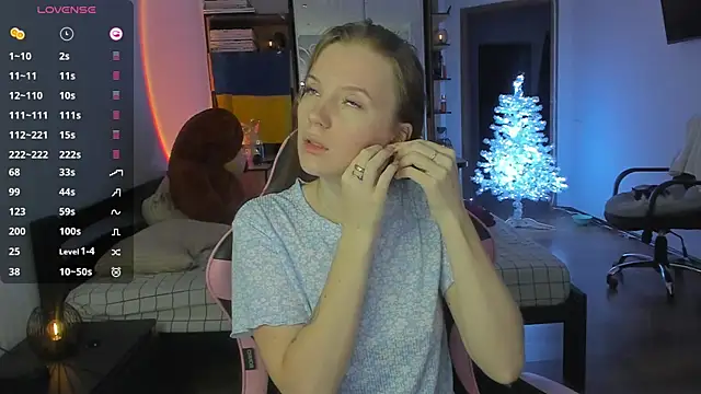 Snapshot of Mary_Blu chatting on December 18, 2025, 5:57 am Mary Blu online show from December 18, 2025, 5:57 am