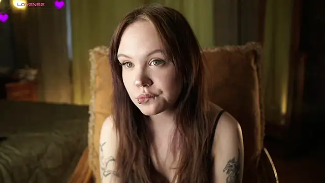 LeahAllsop online show from April 24, 2026, 4:26 am