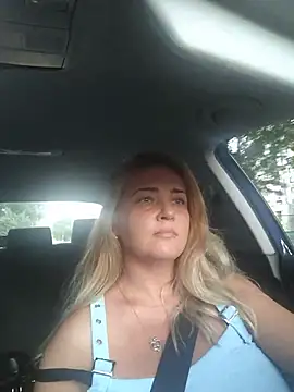 Snapshot of MellanieBliss chatting on July 13, 2026, 6:00 pm MellanieBliss online show from July 13, 2026, 6:00 pm