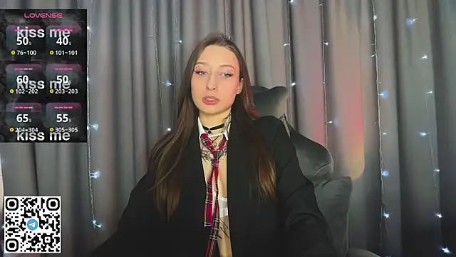 Snapshot of Emma_Willson chatting on April 27, 2026, 12:58 pm Emma Willson online show from April 27, 2026, 12:58 pm