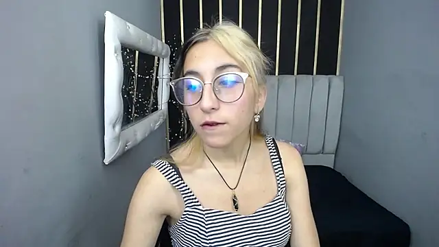 moon shut online show from March 6, 2026, 12:01 pm