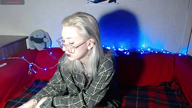  cute Erika  online show from March 5, 2026, 7:10 pm